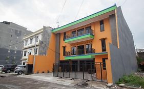 Reddoorz Near Petra University 2